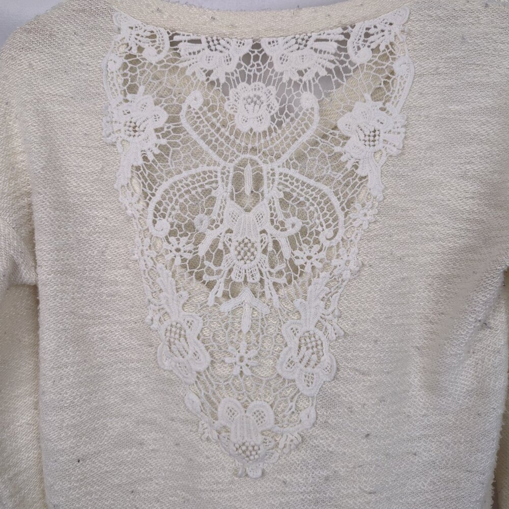 Cream Sweater with Lace Back Design Loose Fit - Medium (Estimated) - Picture 4 of 7